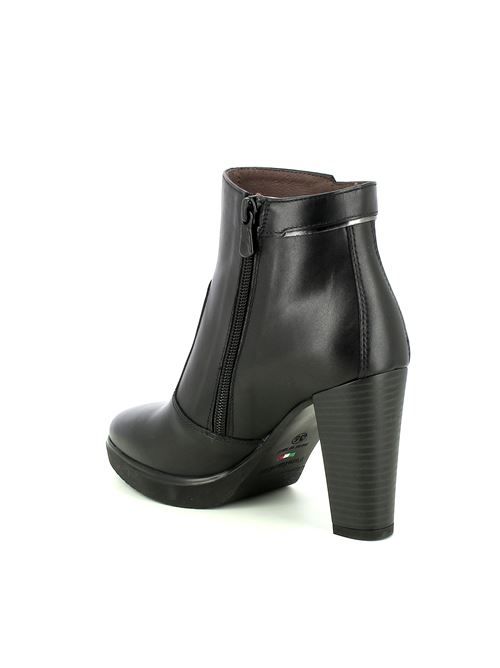 tronchetto da donna in pelle nera con tacco alto e plateau NERO GIARDINI | I513810D100
